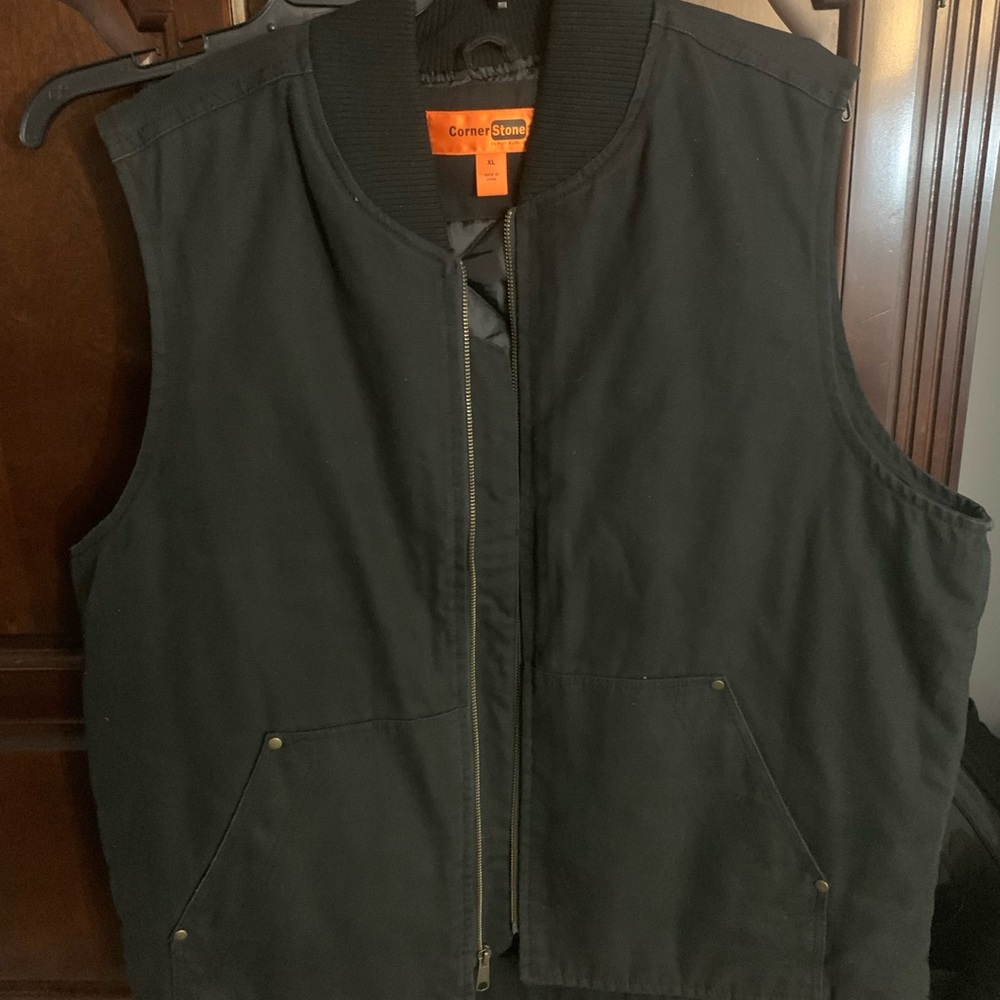 Corner stone vest